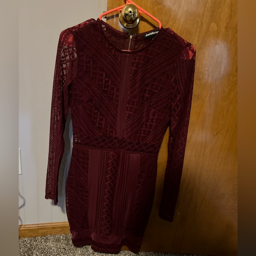 Burgundy bodycon dress with lace